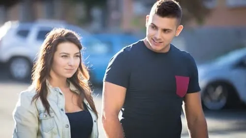 A guy approaches a pretty girl - Predola